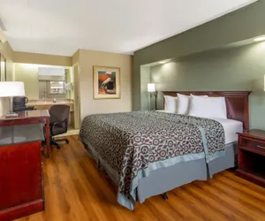 Photo 4 - Travelodge by Wyndham Chicago - South Holland