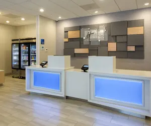 Photo 3 - Holiday Inn Express & Suites Seattle South - Tukwila by IHG