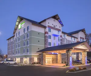 Photo 2 - Holiday Inn Express & Suites Seattle South - Tukwila, an IHG Hotel