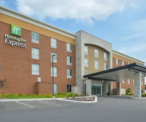 Photo 2 - Holiday Inn Express Spring Hill by IHG