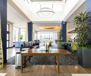 Photo 5 - Hilton Garden Inn Austin Airport