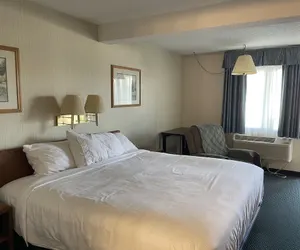 Photo 4 - Landmark Inn