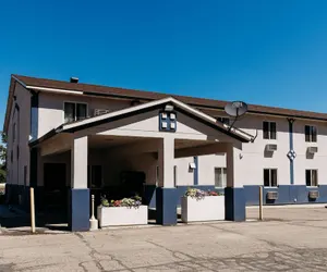 Photo 2 - Travelodge by Wyndham Worland