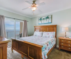 Photo 4 - Crystal Shores West Condos by Hosteeva