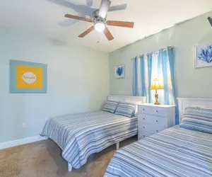 Photo 2 - Crystal Shores West Condos by Hosteeva