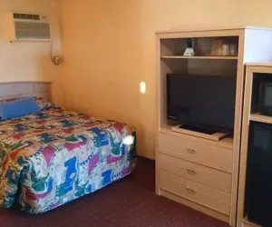 Photo 5 - White Sands Motel