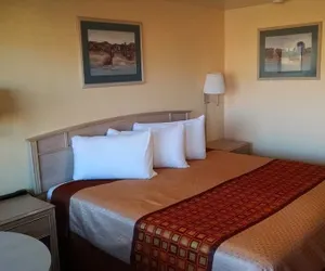Photo 4 - White Sands Motel