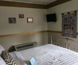 Photo 5 - Sugarcreek Village Inn