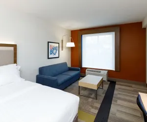 Photo 4 - Holiday Inn Express & Suites Sturbridge by IHG