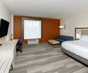 Photo 5 - Holiday Inn Express & Suites Sturbridge by IHG