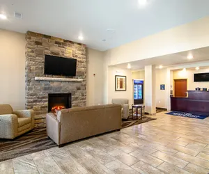 Photo 2 - Cobblestone Hotel & Suites - Paxton