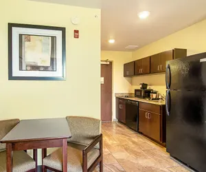 Photo 5 - Cobblestone Hotel & Suites - Paxton
