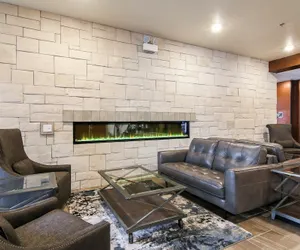 Photo 4 - Cobblestone Inn & Suites at UW Stout Downtown Menomonie