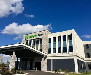 Photo 2 - Holiday Inn Express Grand Island - Niagara Falls by IHG
