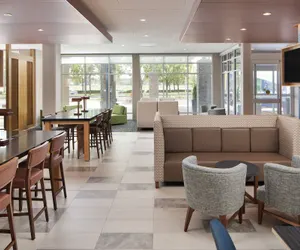 Photo 3 - Holiday Inn Express & Suites Portland Airport - Cascade Stn, an IHG Hotel