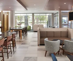 Photo 3 - Holiday Inn Express & Suites Portland Airport - Cascade Stn by IHG