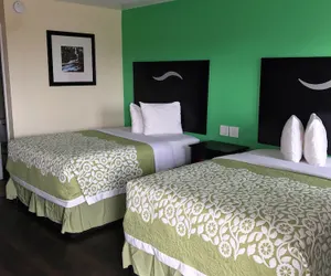 Photo 3 - Budget Inn