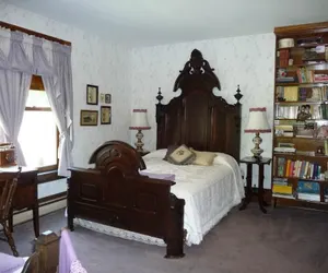 Photo 3 - Victorian Loft B & B