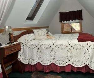 Photo 5 - Victorian Loft B & B