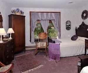 Photo 4 - Victorian Loft B & B