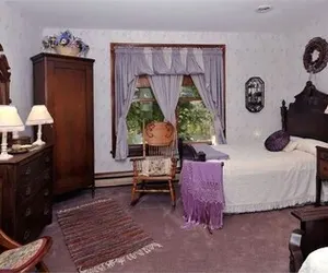 Photo 4 - Victorian Loft B & B
