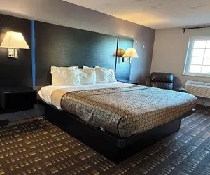 Photo 5 - Coratel Inn and Suites by Jasper Stillwater