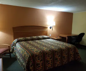 Photo 4 - Budget Inn