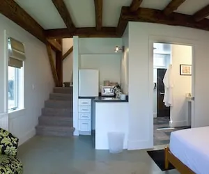 Photo 5 - Shoreham Inn