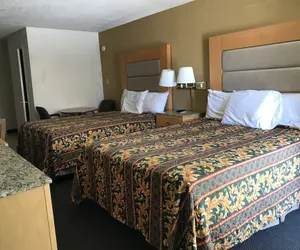Photo 2 - Budget Inn