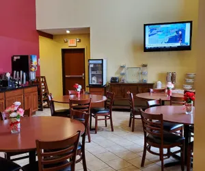 Photo 4 - Edgewood Hotel & Suites