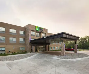 Photo 2 - Holiday Inn Express and Suites Portage, an IHG Hotel