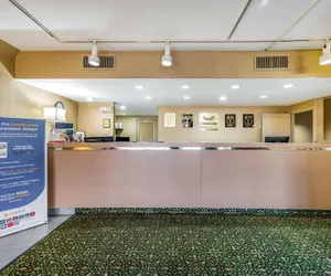 Photo 3 - Econo Lodge Corinth