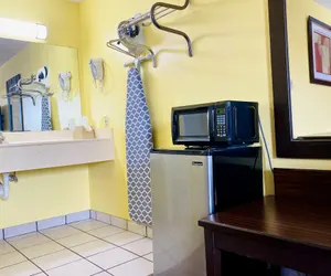 Photo 4 - American Inn of Kinder