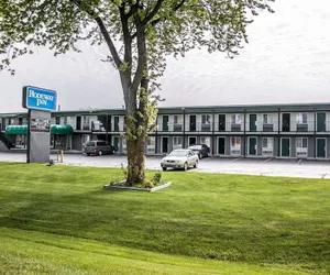 Photo 2 - Rodeway Inn