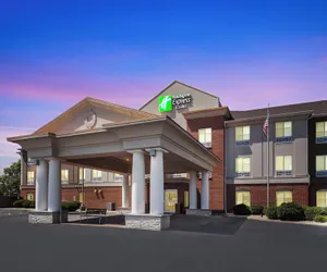 Photo 2 - Holiday Inn Express Hotel & Suites Urbana-Champaign by IHG