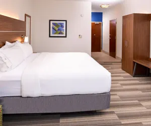 Photo 5 - Holiday Inn Express Hotel & Suites Urbana-Champaign by IHG
