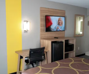 Photo 2 - Super 8 by Wyndham Antioch/Nashville South East
