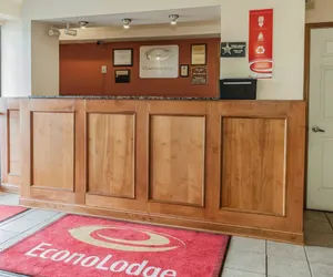 Photo 3 - Econo Lodge