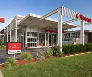 Photo 2 - Ramada by Wyndham Rockville Centre