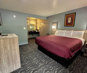Photo 2 - Hometown Inn Athens
