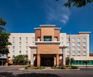 Photo 2 - Hampton Inn & Suites St. Louis at Forest Park