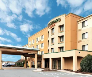 Photo 2 - Courtyard by Marriott Salisbury