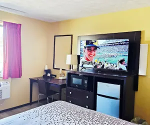 Photo 5 - Budgetel Inn and Suites