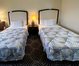 Photo 4 - Executive Inn & Suites Breaux Bridge, LA