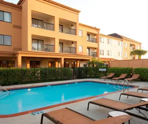 Photo 2 - Courtyard by Marriott Brownsville