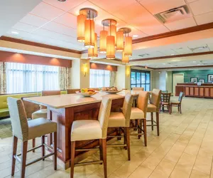 Photo 2 - Hampton Inn Middletown