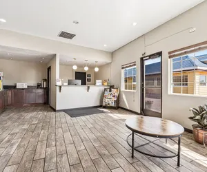 Photo 3 - Super 8 by Wyndham Ontario