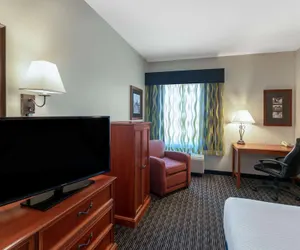 Photo 4 - La Quinta Inn & Suites by Wyndham Rifle