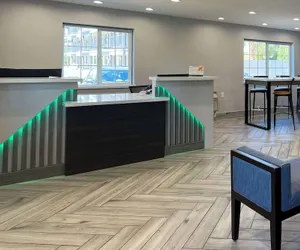 Photo 5 - Quality Inn Tracy I-205