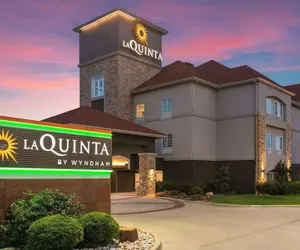 Photo 2 - La Quinta Inn & Suites by Wyndham Belton - Temple South